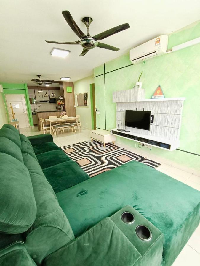 Nena Homestay Setia Alam, Air Conditioned, High Speed Internet Shah Alam Exteriör bild