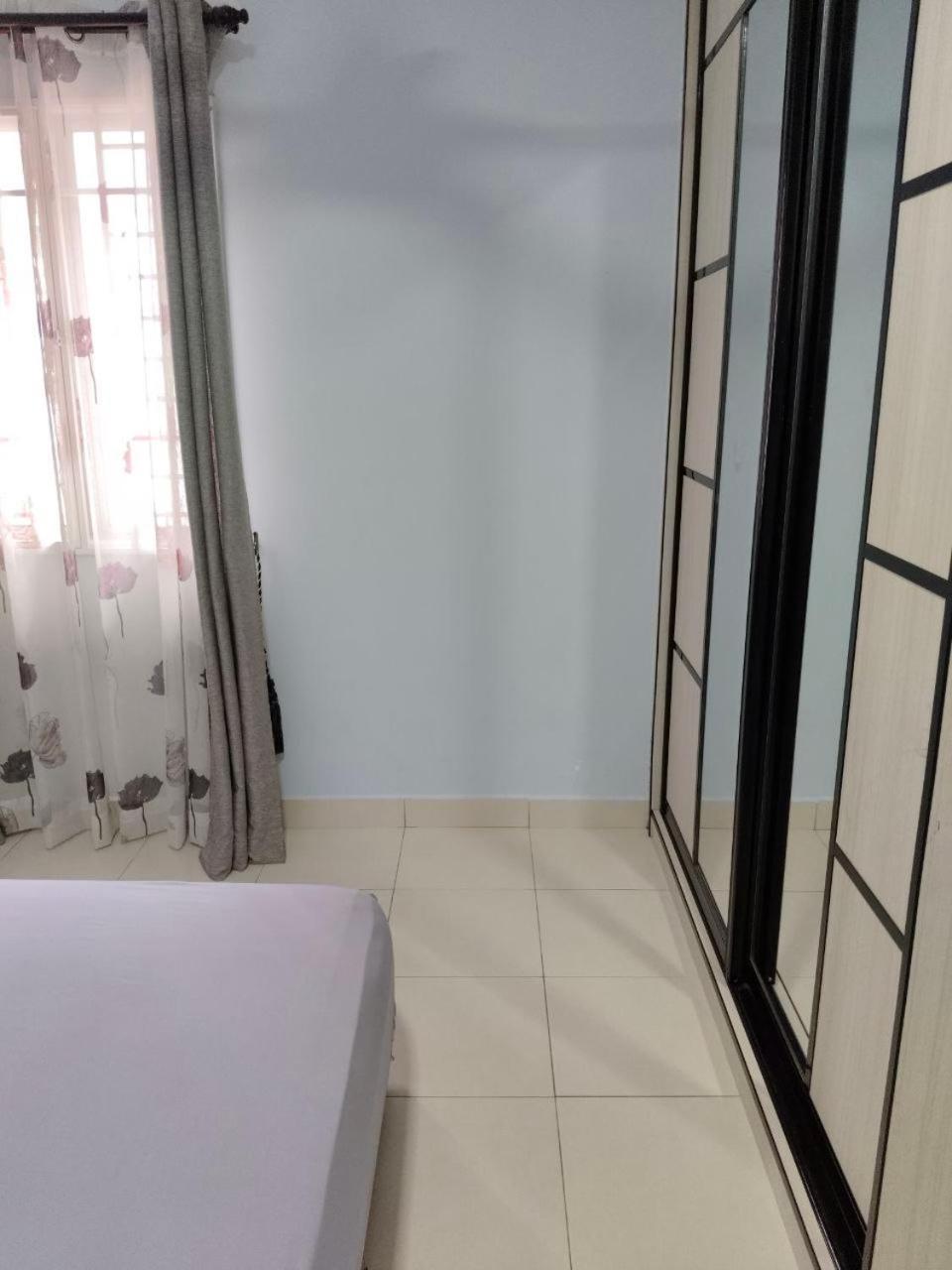 Nena Homestay Setia Alam, Air Conditioned, High Speed Internet Shah Alam Exteriör bild