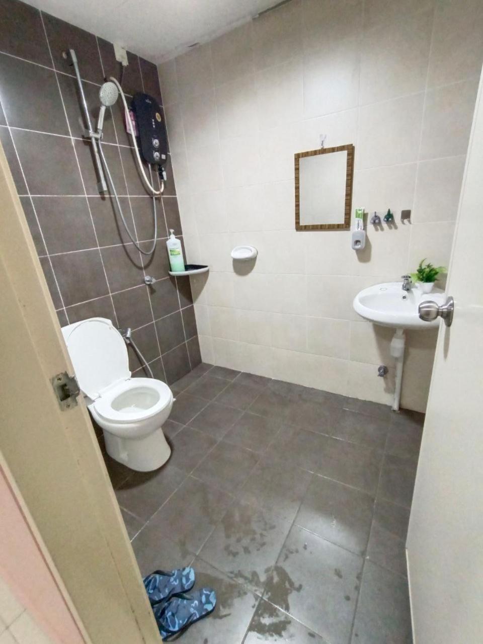 Nena Homestay Setia Alam, Air Conditioned, High Speed Internet Shah Alam Exteriör bild