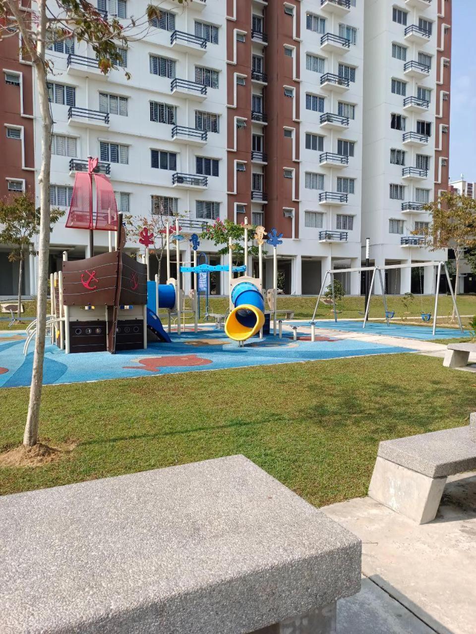 Nena Homestay Setia Alam, Air Conditioned, High Speed Internet Shah Alam Exteriör bild