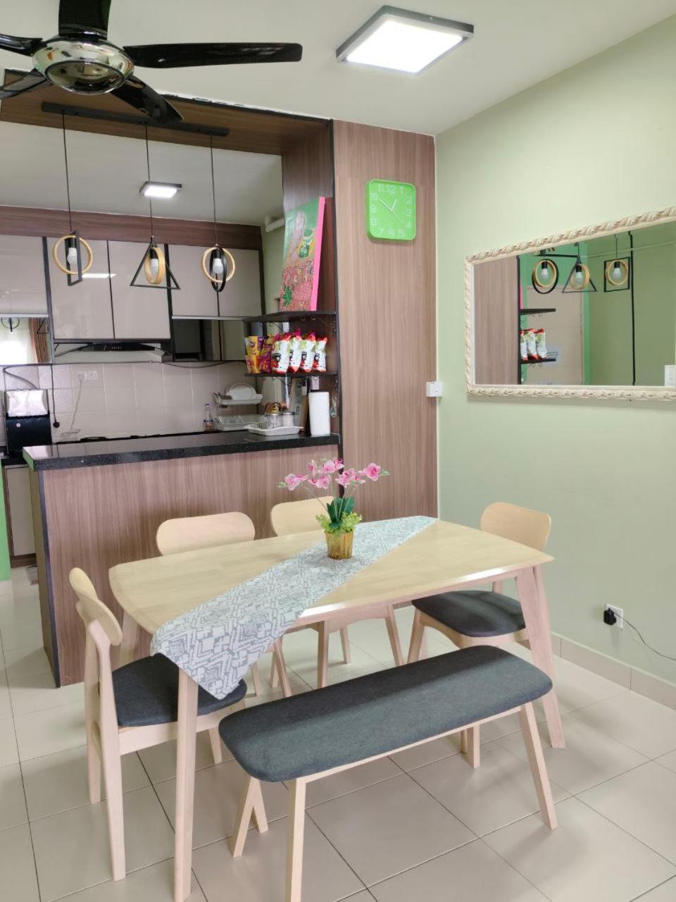 Nena Homestay Setia Alam, Air Conditioned, High Speed Internet Shah Alam Exteriör bild